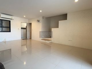 出售 3 卧室 联排别墅 在 Bang Sao Thong, Samut Prakan