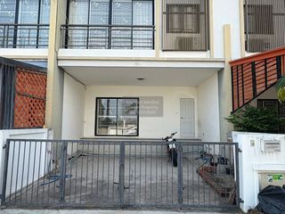 出售 3 卧室 联排别墅 在 Bang Sao Thong, Samut Prakan