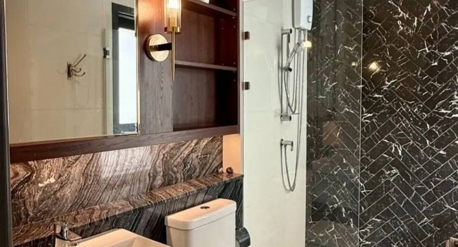 For rent 2 bedrooms condo in Pathum Wan, Bangkok