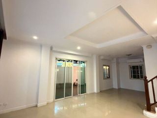 出租 3 卧室 联排别墅 在 Phasi Charoen, 曼谷