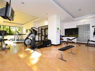 For rent 4 bedrooms apartment in Watthana, Bangkok