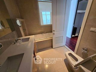 For rent 3 bedrooms condo in Pathum Wan, Bangkok