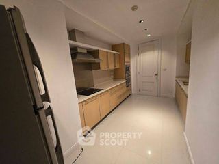 For rent 3 bedrooms condo in Pathum Wan, Bangkok