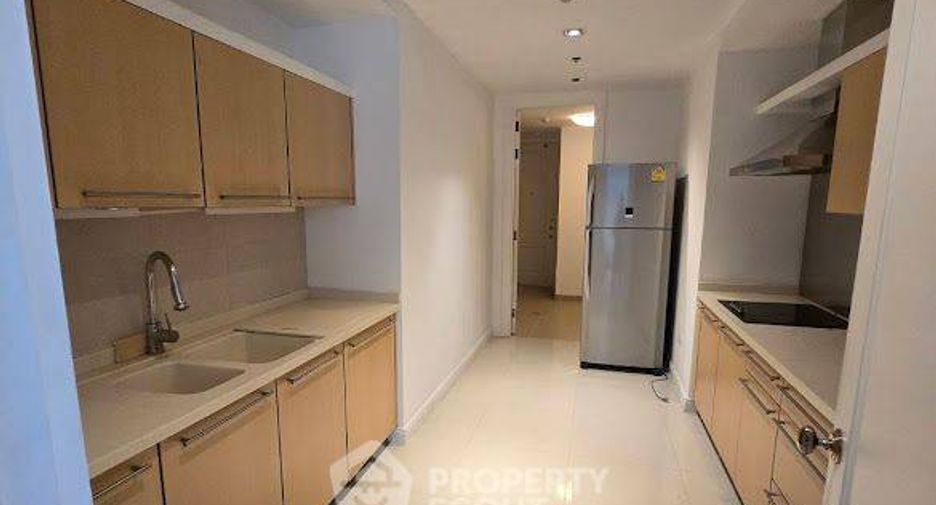 For rent 3 bedrooms condo in Pathum Wan, Bangkok