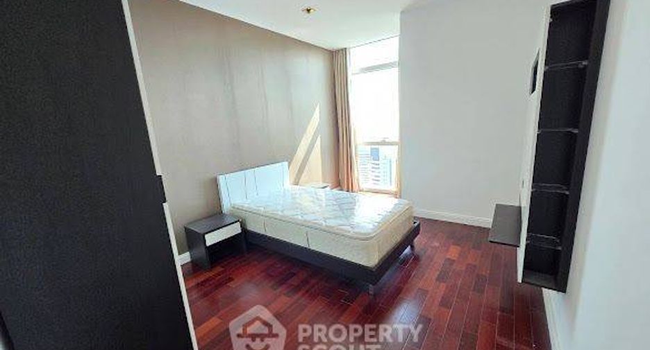 For rent 3 bedrooms condo in Pathum Wan, Bangkok