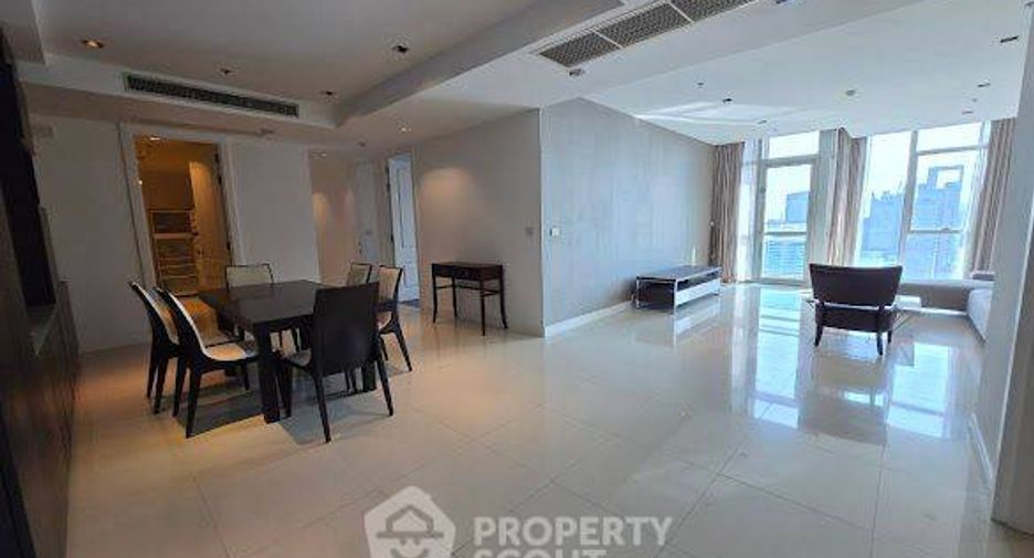 For rent 3 bedrooms condo in Pathum Wan, Bangkok