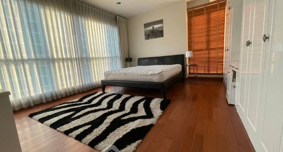 For rent 2 bedrooms condo in Pathum Wan, Bangkok