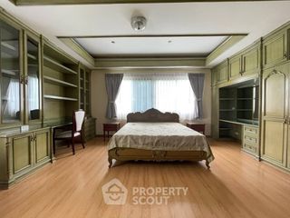 Casa adosada en alquiler de 3 habitaciones en Phra Khanong, Bangkok