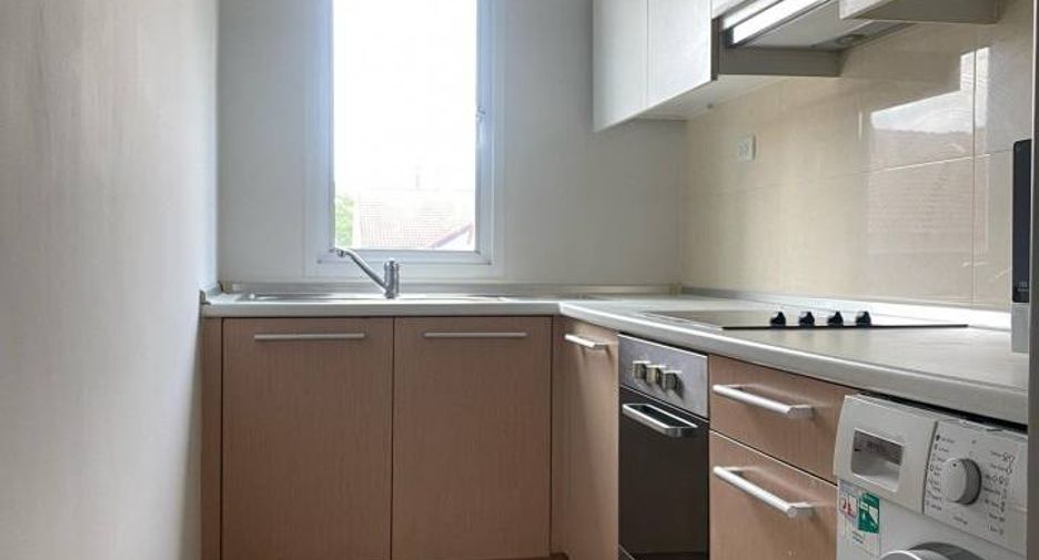 For rent 3 bedrooms condo in Phra Khanong, Bangkok