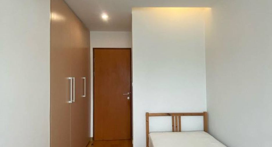 For rent 3 bedrooms condo in Phra Khanong, Bangkok