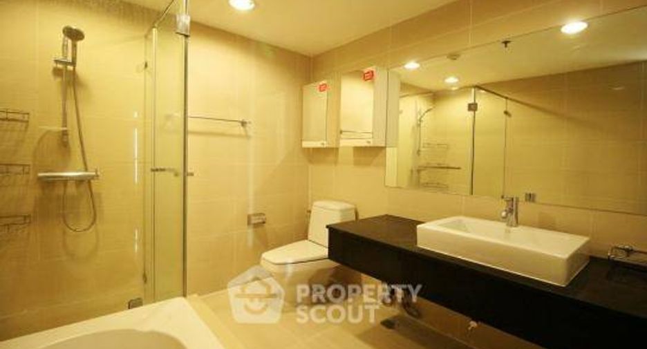 Wohnung zur Miete mit 3 Zimmer in Huai Khwang, Bangkok