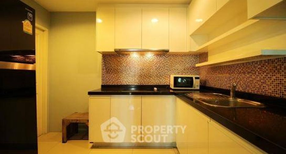 Wohnung zur Miete mit 3 Zimmer in Huai Khwang, Bangkok