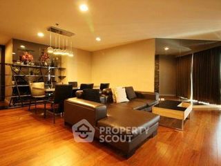 For rent 3 bedrooms condo in Huai Khwang, Bangkok