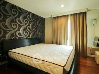 For rent 3 bedrooms condo in Huai Khwang, Bangkok
