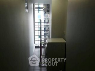 For rent 3 bedrooms condo in Huai Khwang, Bangkok