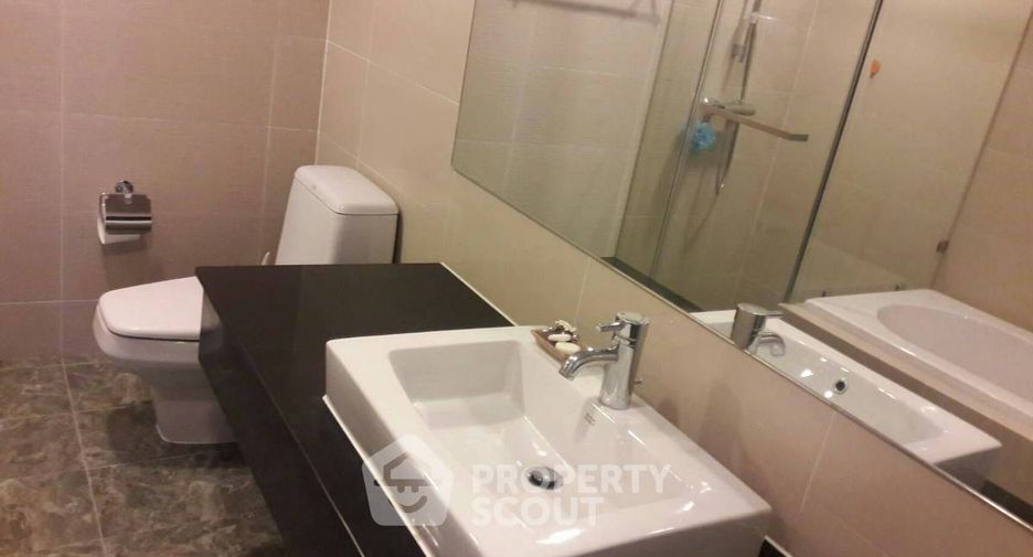 Condo en alquiler de 3 habitaciones en Huai Khwang, Bangkok