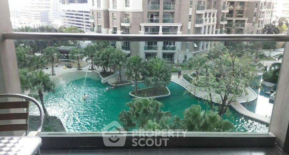 Condo en alquiler de 3 habitaciones en Huai Khwang, Bangkok