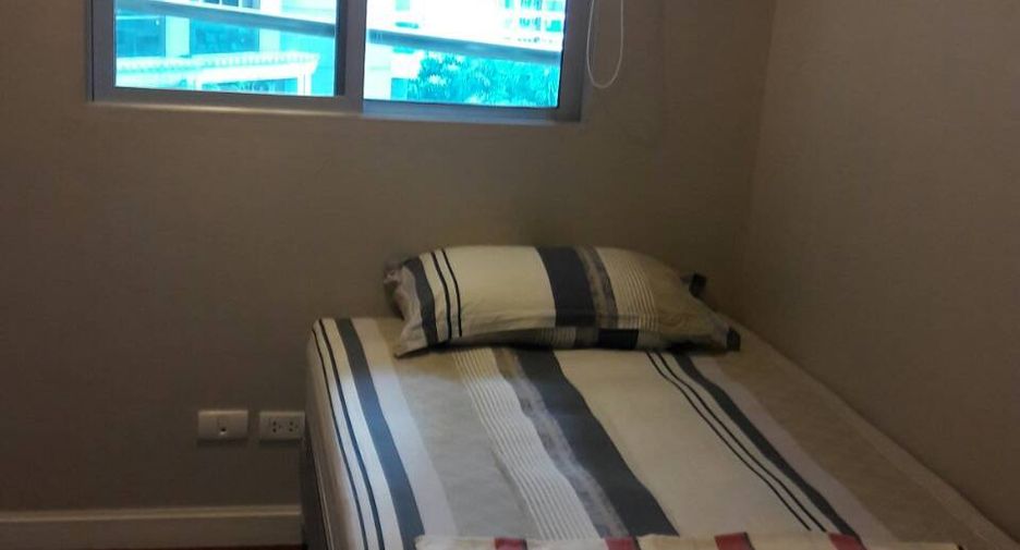 Condo en alquiler de 3 habitaciones en Huai Khwang, Bangkok
