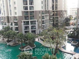 For rent 3 bedrooms condo in Huai Khwang, Bangkok