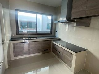 For rent 4 bedrooms house in Bang Kapi, Bangkok