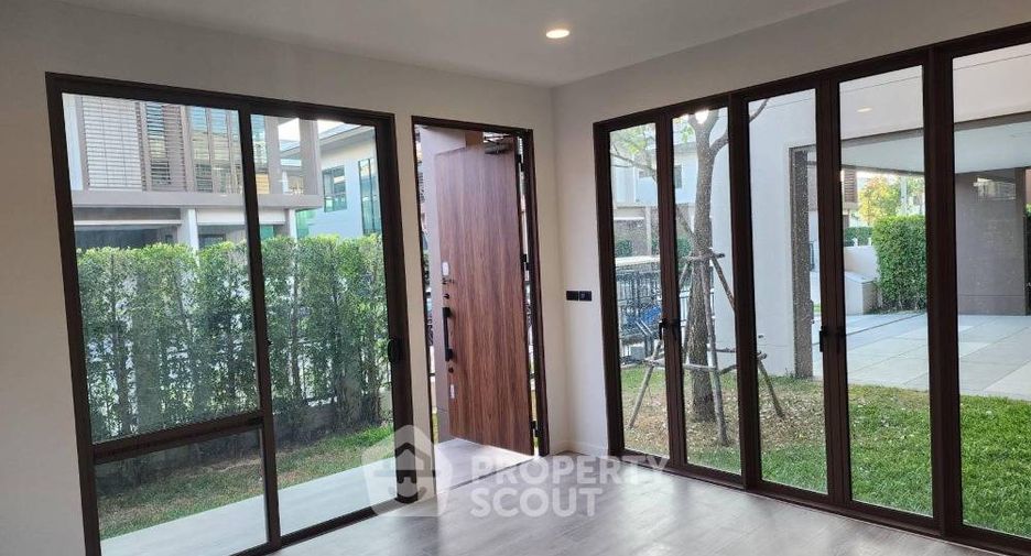 For rent 4 ベッドルーム house in Bang Kapi, Bangkok