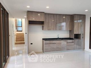 For rent 4 bedrooms house in Bang Kapi, Bangkok