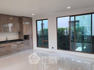 For rent 4 bedrooms house in Bang Kapi, Bangkok
