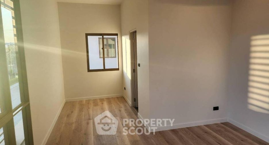 For rent 4 ベッドルーム house in Bang Kapi, Bangkok