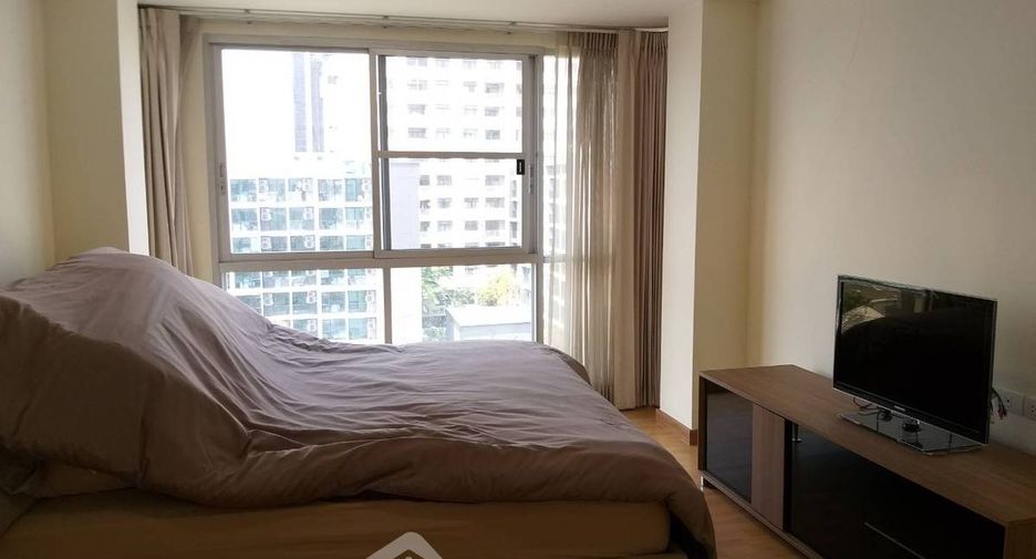 For rent 2 bedrooms condo in Phra Khanong, Bangkok
