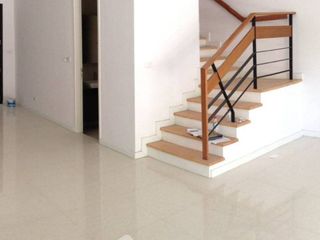 For rent 4 bedrooms townhouse in Yan Nawa, Bangkok
