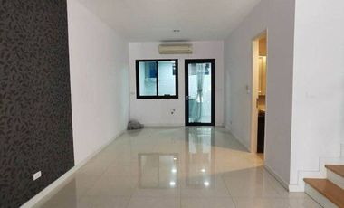 ให้เช่า 4 ห้องนอน ทาวน์เฮ้าส์ ใน ยานนาวา, กรุงเทพฯ