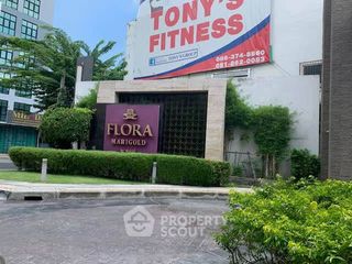 For rent 4 bedrooms townhouse in Yan Nawa, Bangkok