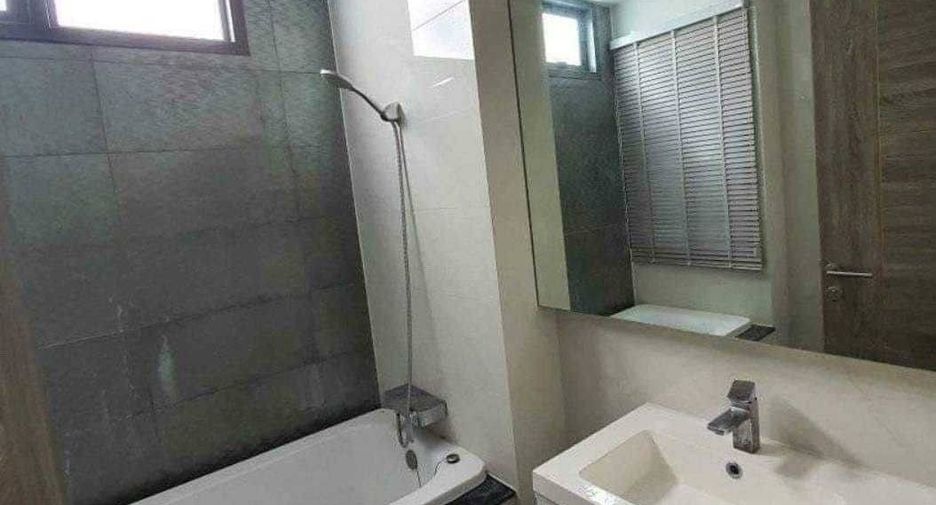For rent 2 bedrooms condo in Phra Khanong, Bangkok