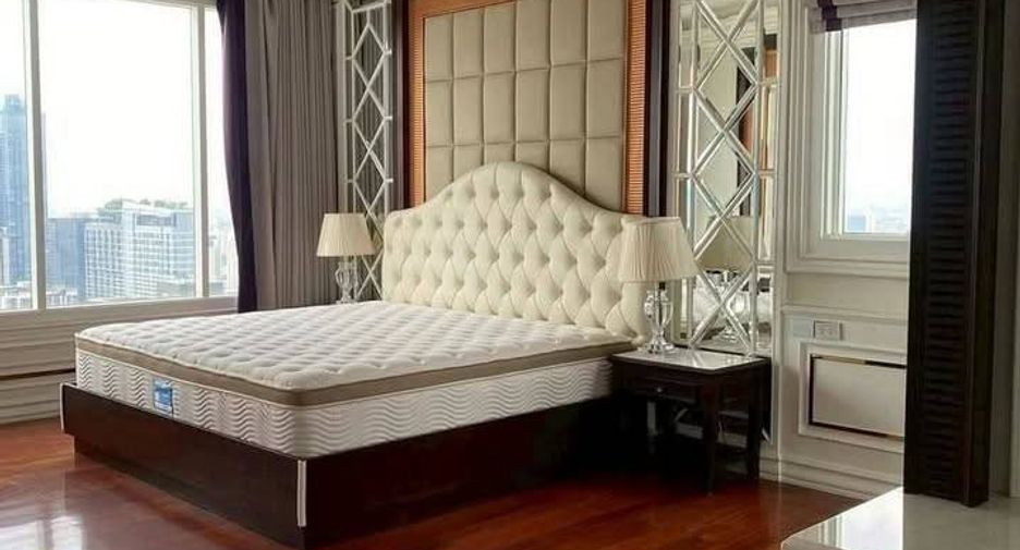 For rent 5 bedrooms condo in Watthana, Bangkok