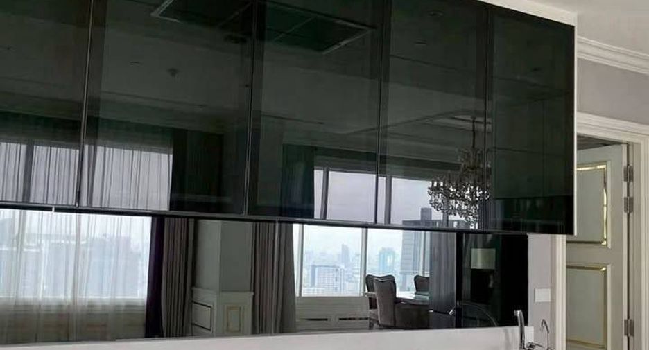 For rent 5 bedrooms condo in Watthana, Bangkok