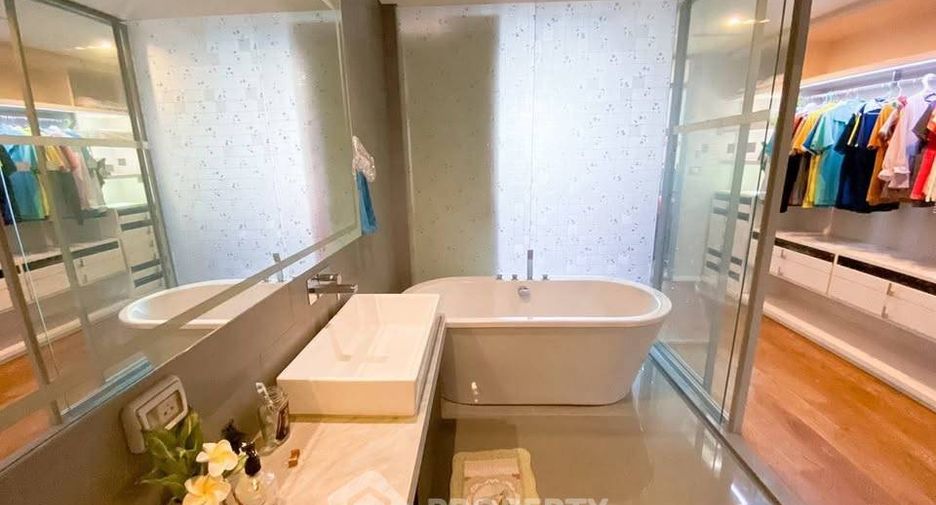 For rent 2 bedrooms condo in Sathon, Bangkok