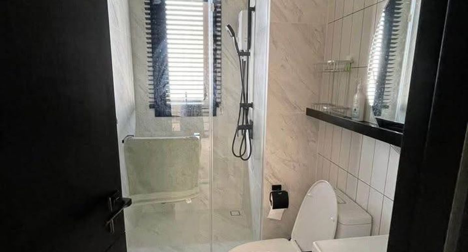 For rent 2 bedrooms condo in Khlong San, Bangkok