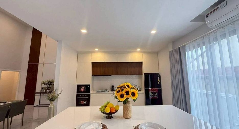 For rent 3 bedrooms villa in North Pattaya, Pattaya