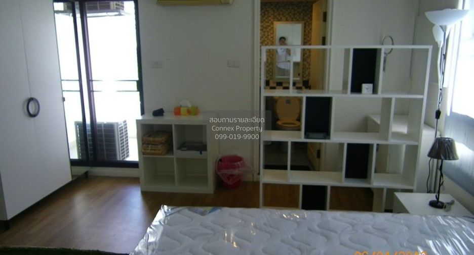 For rent 3 bedrooms condo in Yan Nawa, Bangkok