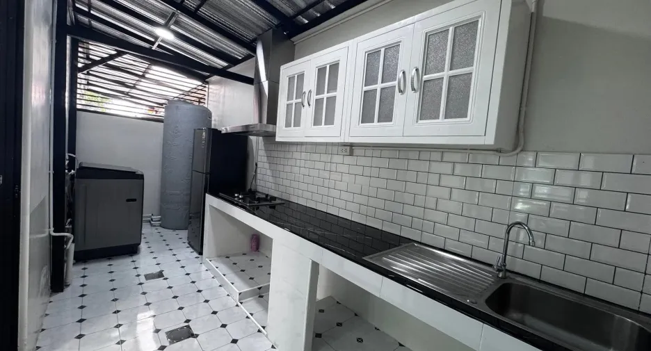 For rent 2 bedrooms townhouse in Suan Luang, Bangkok