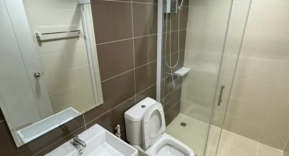 For rent 2 bedrooms townhouse in Suan Luang, Bangkok