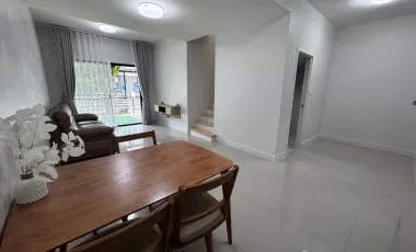 Casa adosada en alquiler de 2 habitaciones en Suan Luang, Bangkok