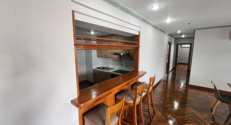 À louer 3 chambres condo à Watthana, Bangkok