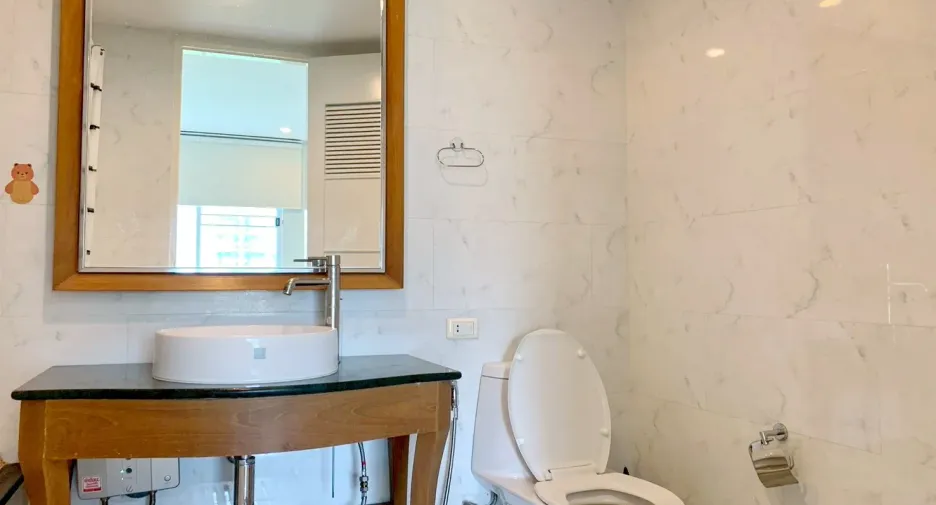 For rent 2 bedrooms condo in Watthana, Bangkok