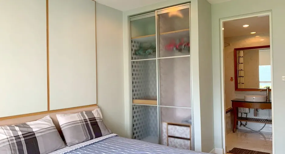 For rent 2 bedrooms condo in Watthana, Bangkok
