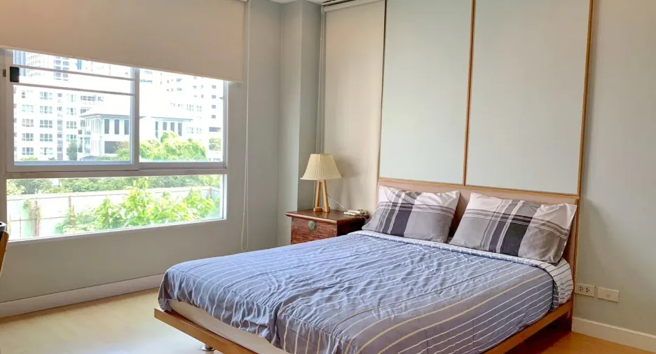 For rent 2 bedrooms condo in Watthana, Bangkok