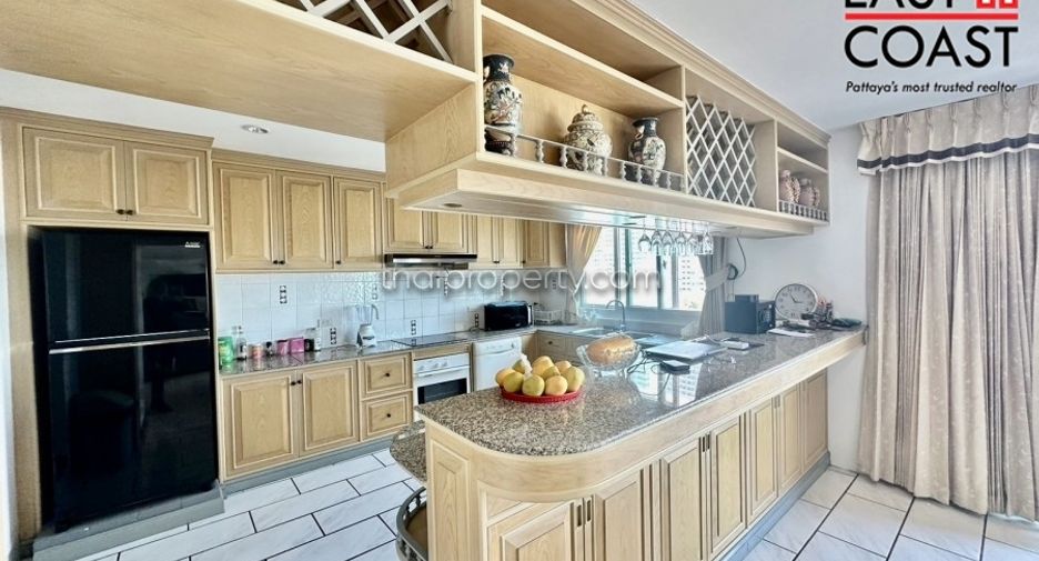 For rent 3 bedrooms condo in Jomtien, Pattaya