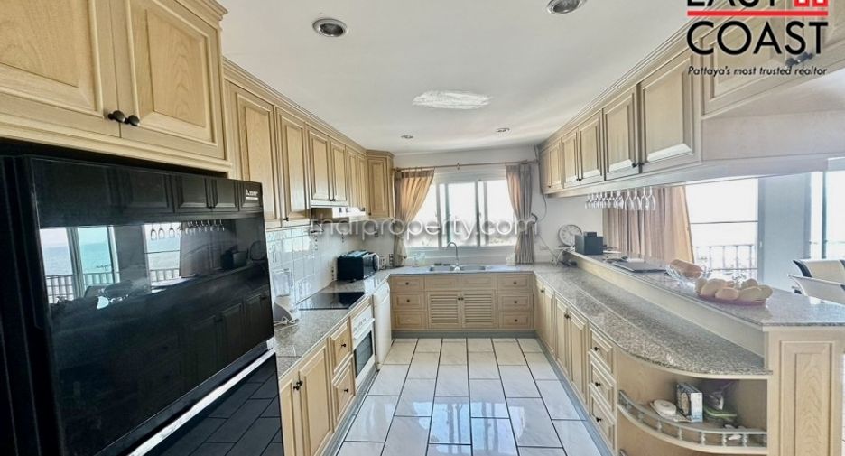 For rent 3 bedrooms condo in Jomtien, Pattaya