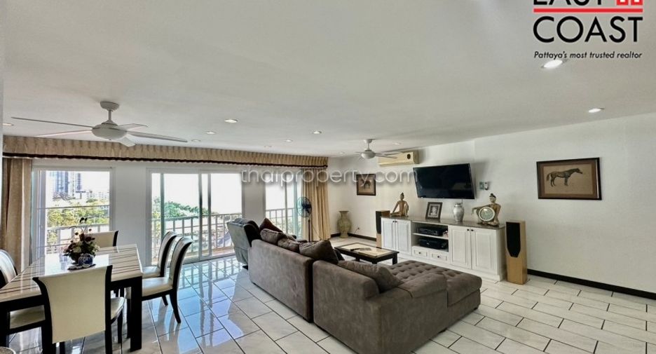 For rent 3 bedrooms condo in Jomtien, Pattaya
