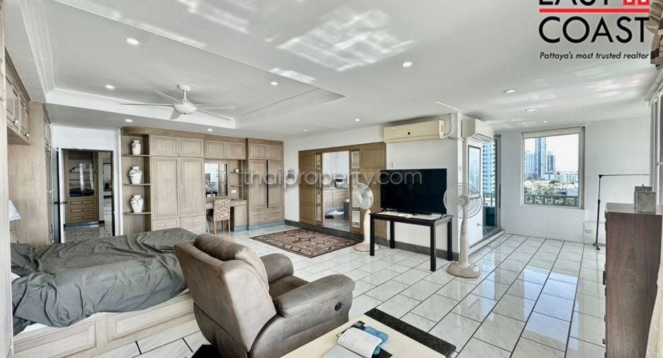 For rent 3 bedrooms condo in Jomtien, Pattaya